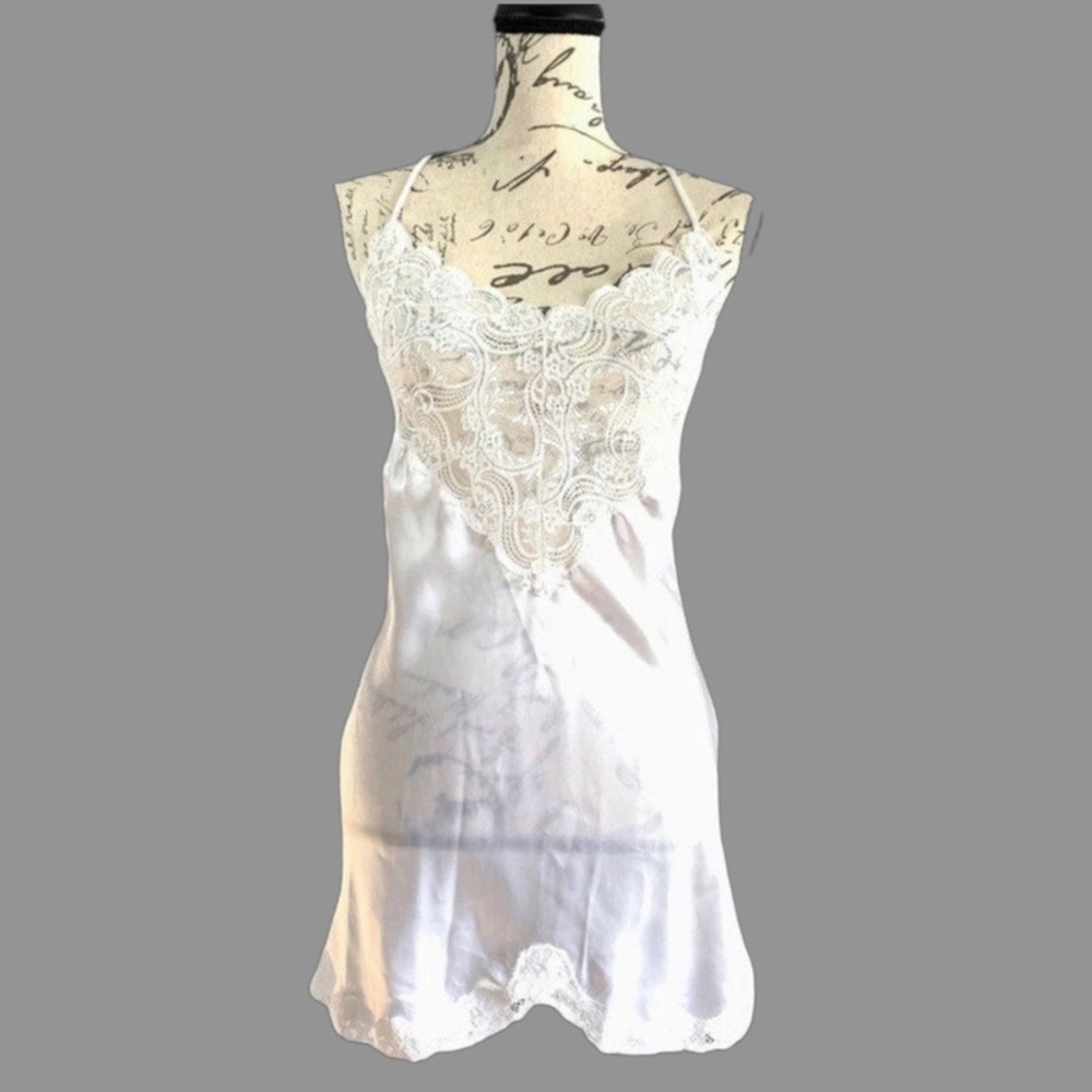 Vintage 80s Victorian Lace Bridal White Night Gown Short Chemise